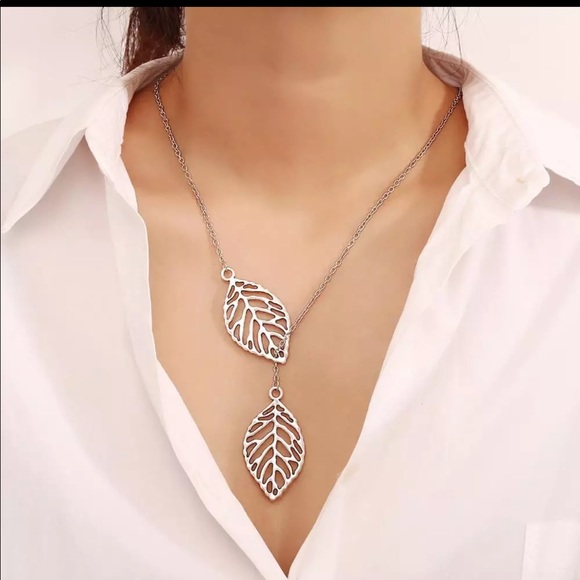 C.G.V Jewelries&Etcetera Jewelry - Double Leaf Necklace in Silver